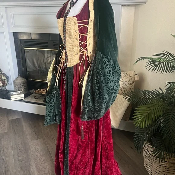 Velvet Renaissance Gown in Burgundy, Forest Green & Gold With Extras - Picture 7 of 17